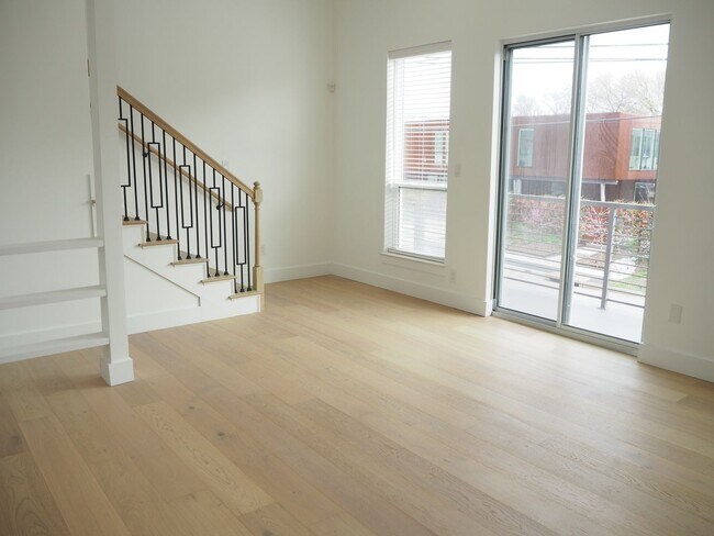 Building Photo - 2349 N Carroll-