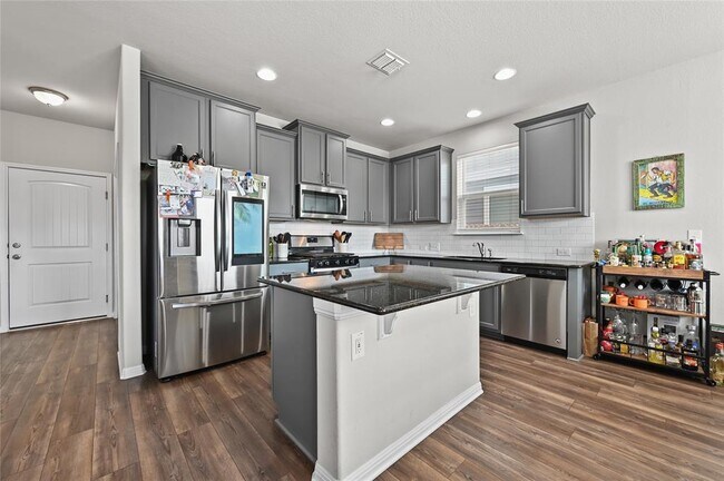 Building Photo - 10403 Sentinel Dr