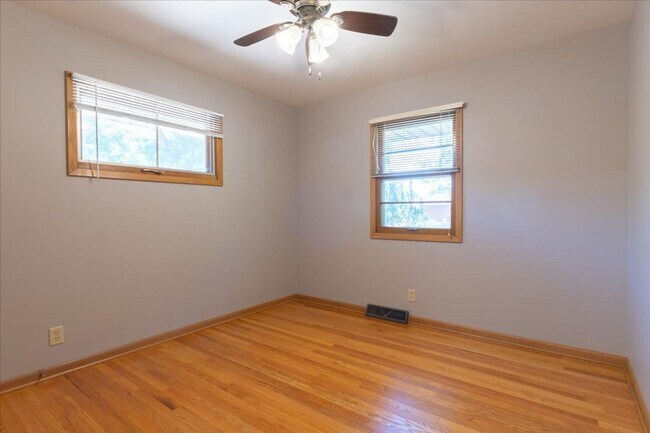 Building Photo - 7221 Lexington Ave