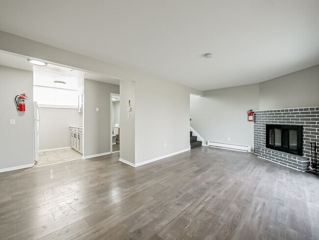 Building Photo - Easy Living in White Lake 2 Bed Home in Great Location