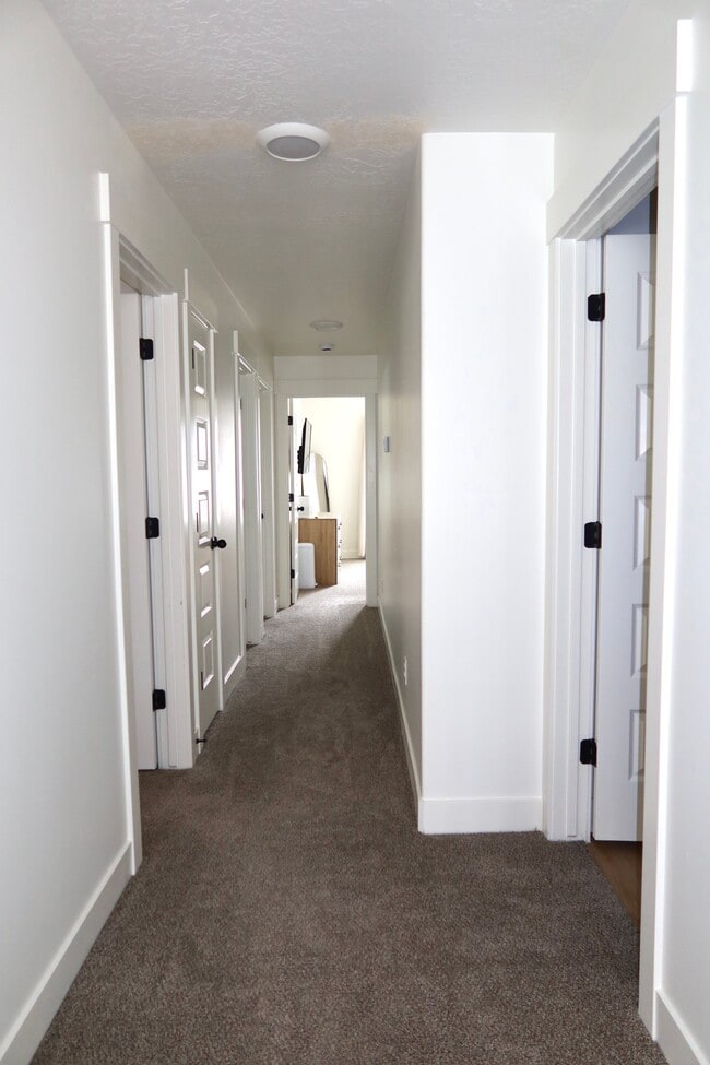 Building Photo - 4038 1180 N