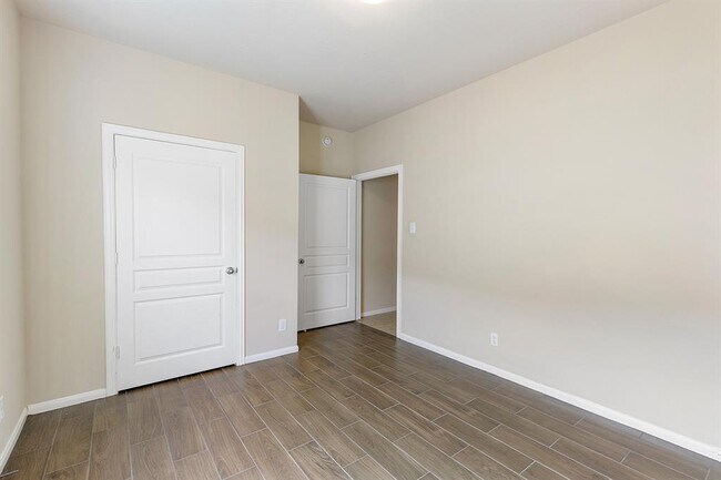 Building Photo - 10903 Woodwind Shadows Dr
