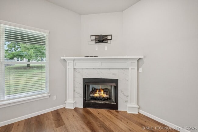 Building Photo - 6370 E 146th St S