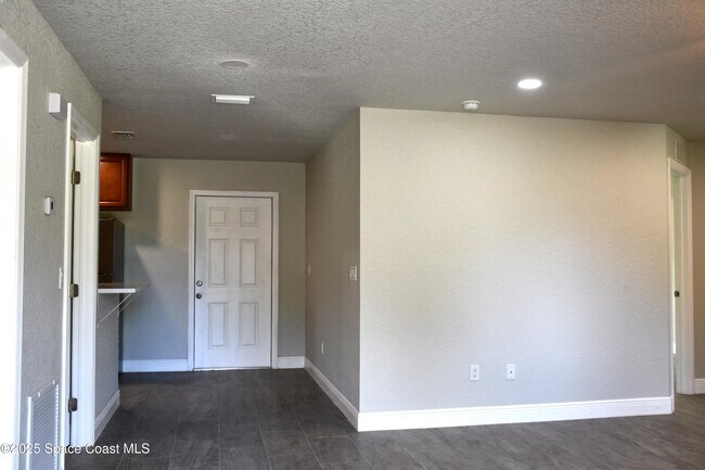 Building Photo - 1515 Furnari St
