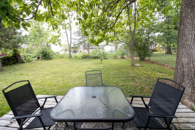 Building Photo - 1311 Paris Rd