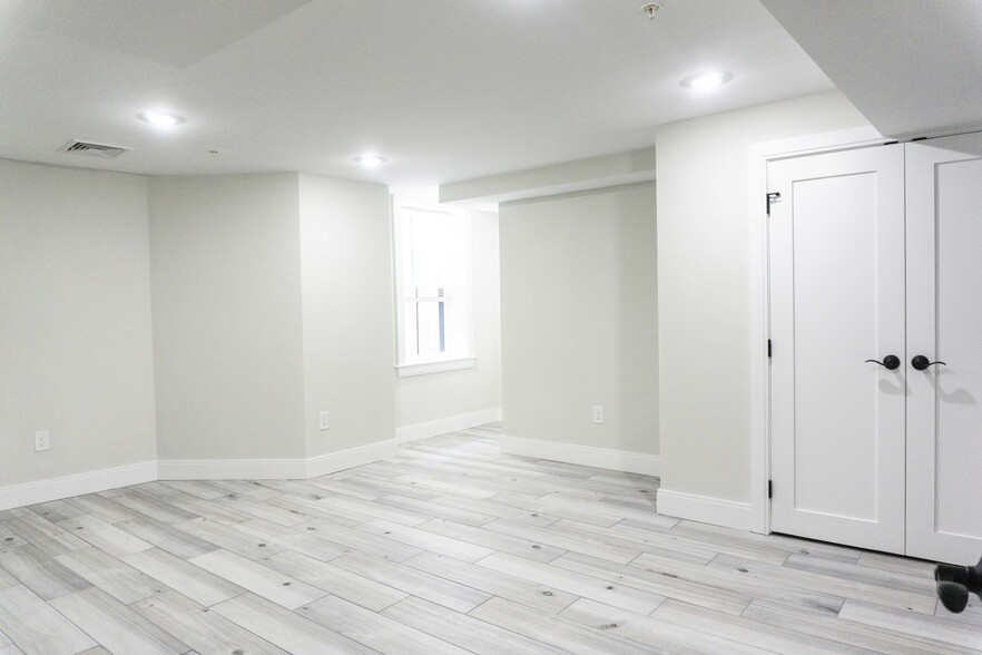 Building Photo - 78 Linden St