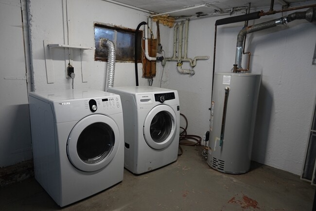 Building Photo - 6 Pondover Rd