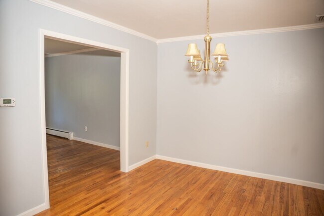 Building Photo - 1643 Colonial Manor Dr