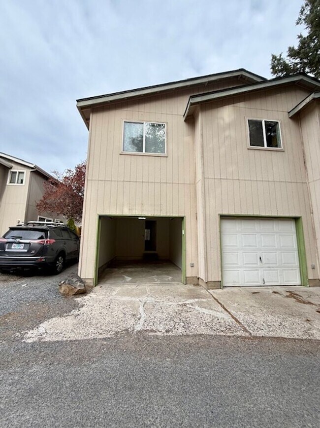 Building Photo - 1290 NW Knoxville Blvd