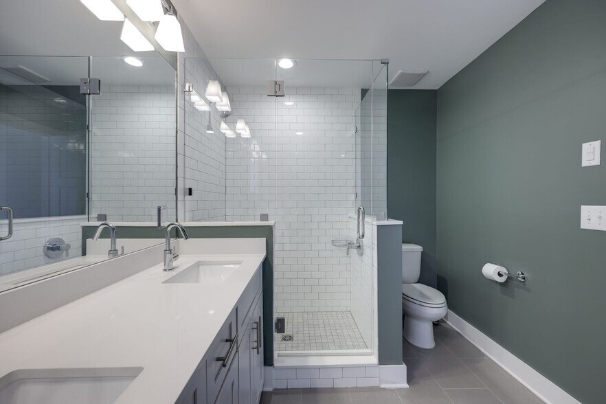 First-floor king bedroom 3 with full bathroom, shower, and tub - 726 Mill Creek Meadow Dr