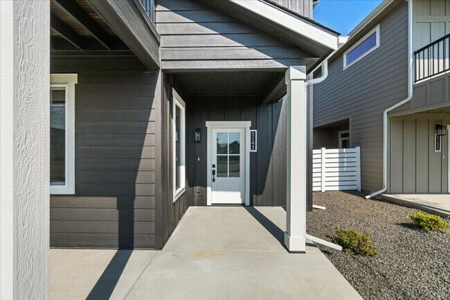 Building Photo - Perfectly designed 5-bedroom, 3-bath single family home