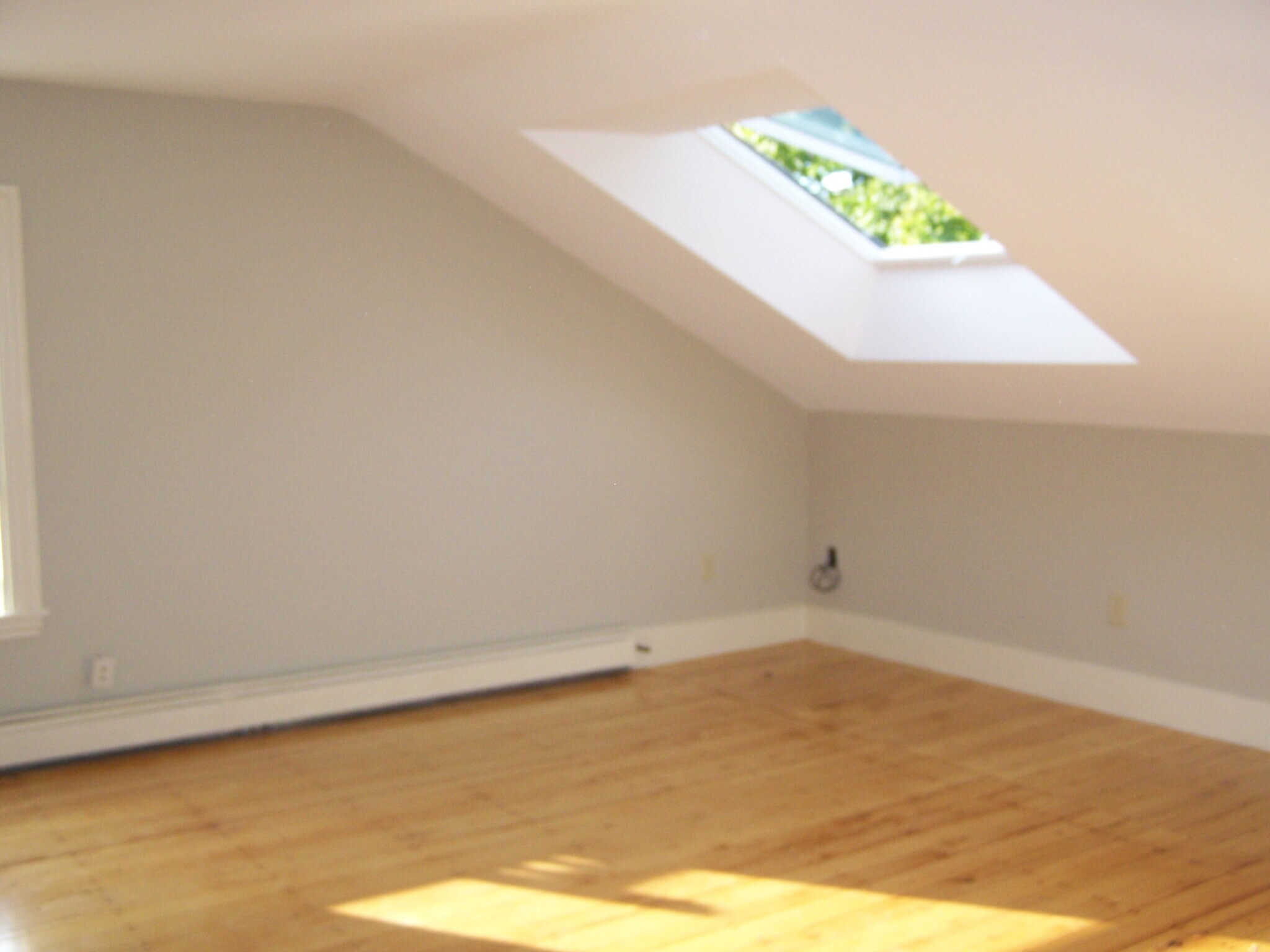 Building Photo - 35 Greenough Ave