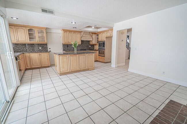 Building Photo - 27727 Spandau Dr