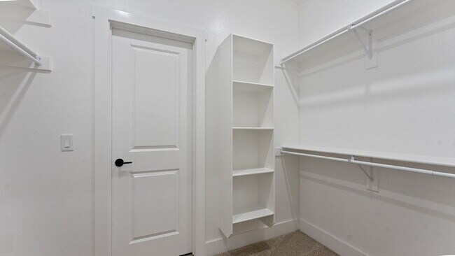 Building Photo - Charming 3-Bedroom Retreat with Cozy Fireplace