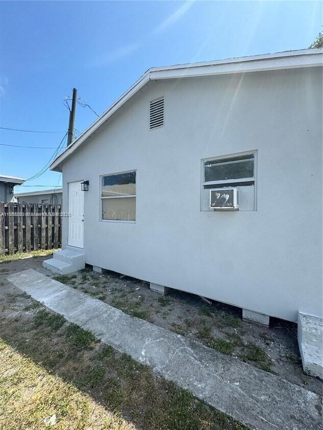 Primary Photo - 517 NW 1st Ave