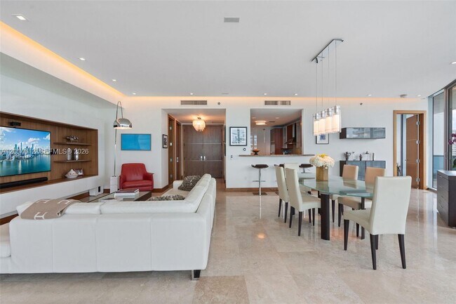 Building Photo - 5959 Collins Ave