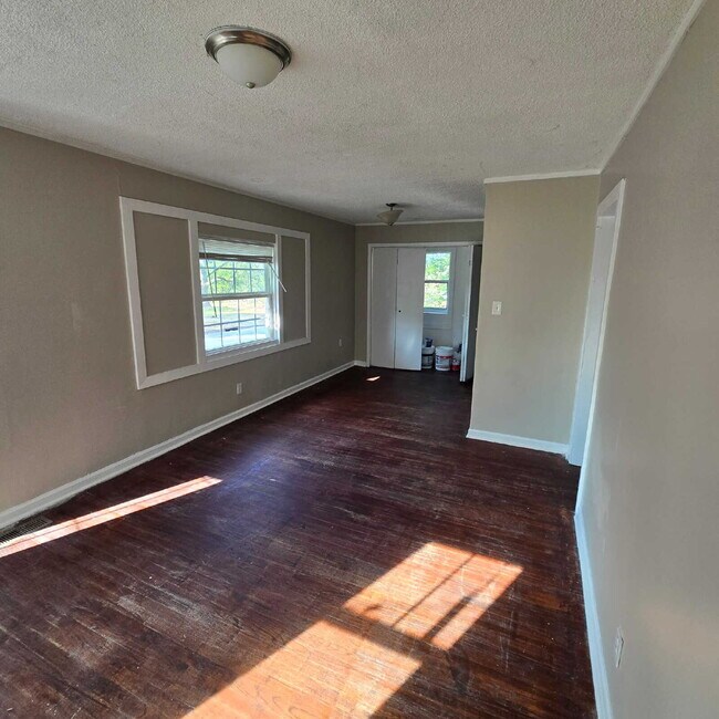 Building Photo - "Full Brick 3-Bed Home on Monroe Avenue: In the Heart of Macon!"