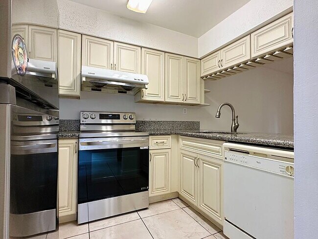 Building Photo - "Cozy 1-Bedroom Gem with Elegant Hardwood ...