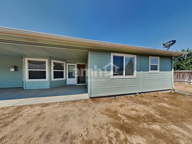 Building Photo - 290 N Taurus Way