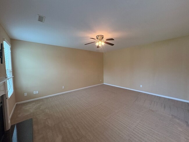 Building Photo - Gorgeous Sanford Home with Fenced Yard