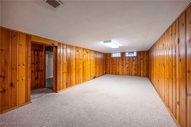 Building Photo - 23211 Fernwood Dr