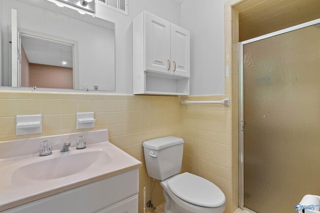 Building Photo - 407 Hillmont Dr NW