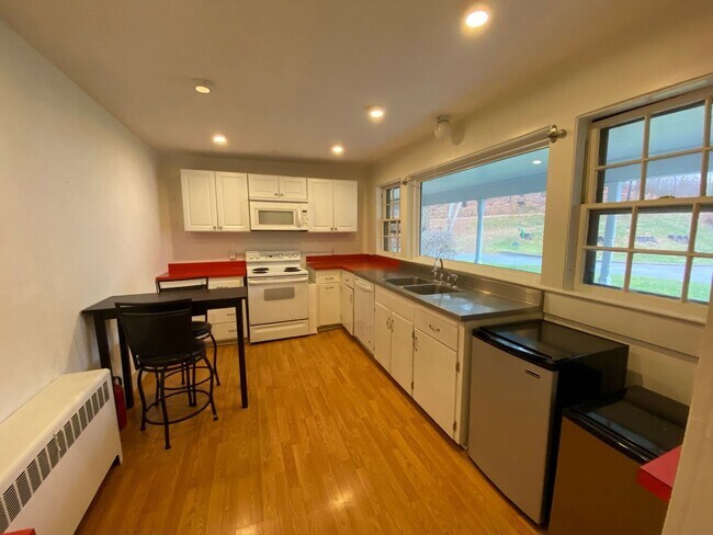 Primary Photo - 17 Lowell St
