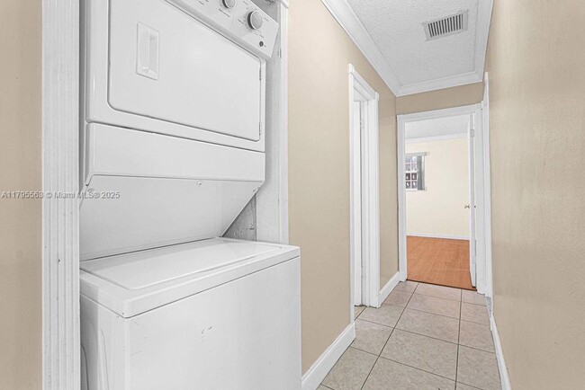Building Photo - 2400 SW 103rd Ct