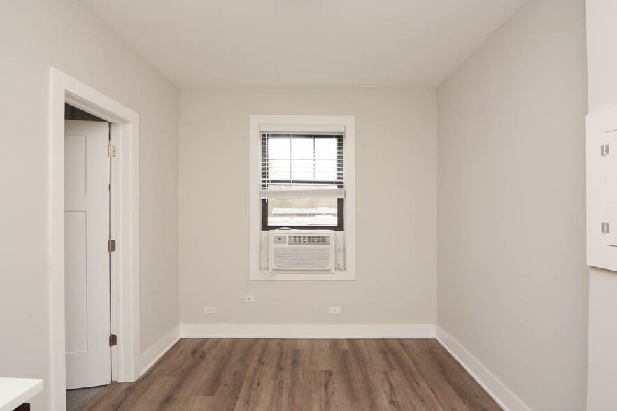 Building Photo - 725 St Johns Ave