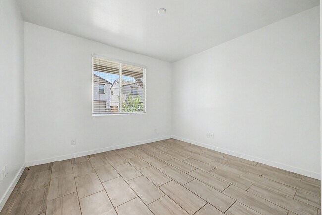 Building Photo - 10984 W Pierce St