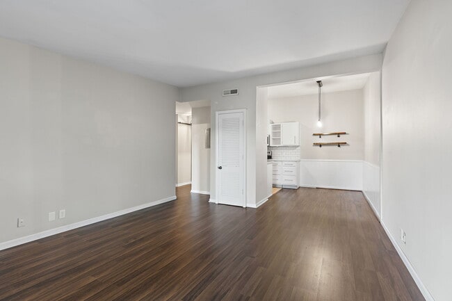 Building Photo - 4425 Westlawn Dr