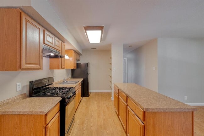 Building Photo - 2700 Catalina Dr