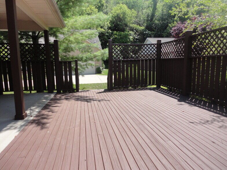 Building Photo - 3358 Village Dr