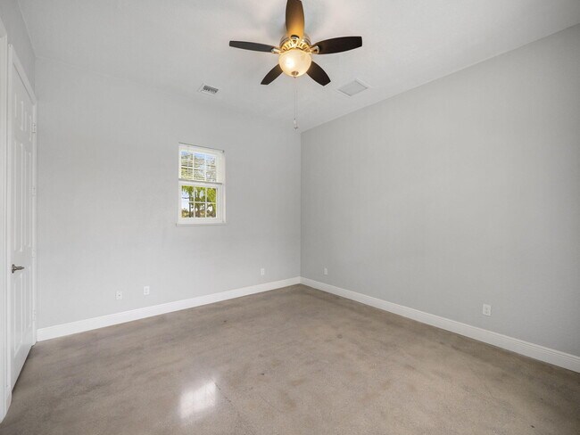 Building Photo - 11726 SW Westcliffe Ln