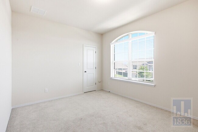 Building Photo - 729 Manzano Ln