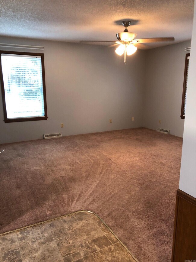 Building Photo - 125 Bluebird Glen