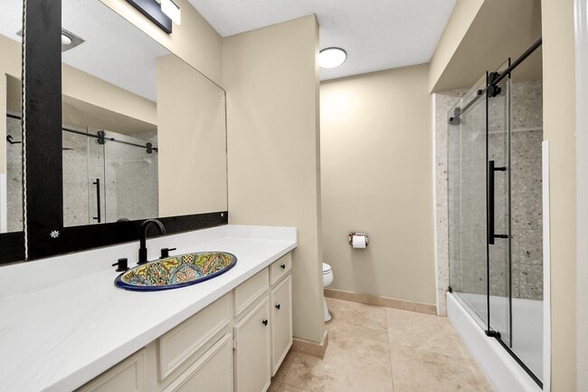 Building Photo - 5 Tiffany Square