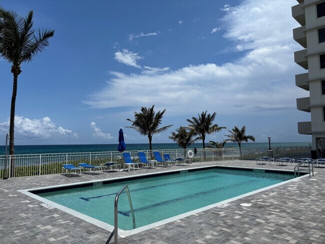 Building Photo - 3221 S Ocean Blvd