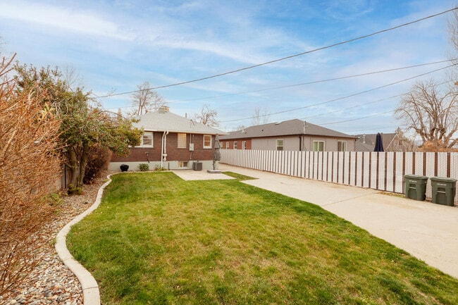 Building Photo - 1139 E Sherman Ave