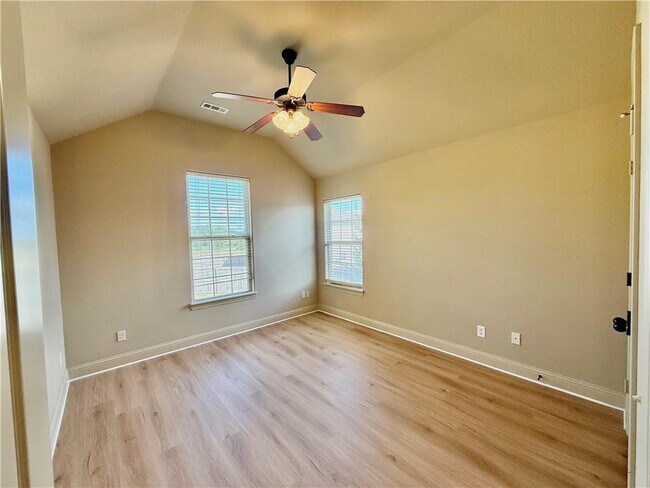 Building Photo - 511 Verona Way