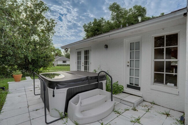 Building Photo - 5212 Abelia Dr