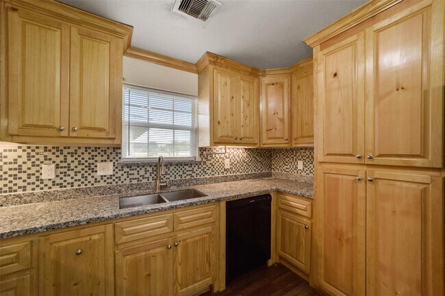 Building Photo - 214 Schilling Ave