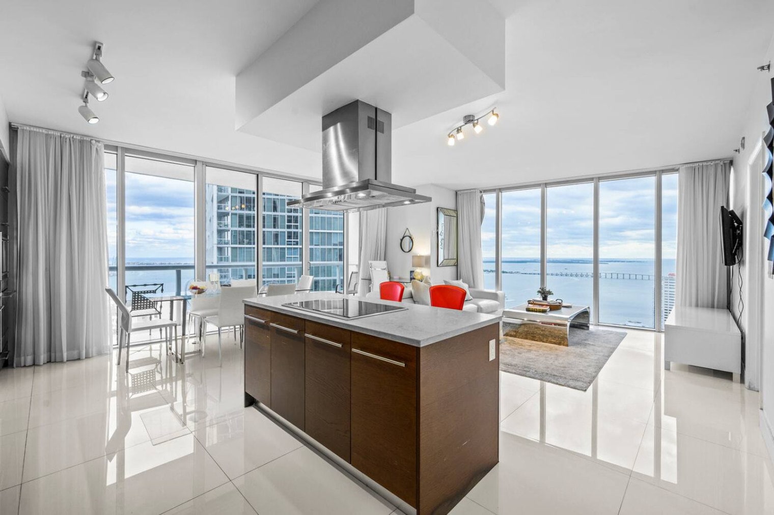 Building Photo - 485 Brickell Ave