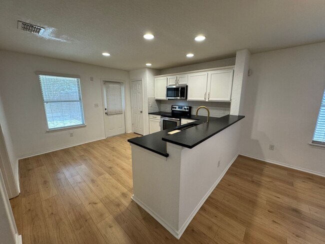 Building Photo - CUTE ONE STORY FEATURING WOOD STYLE VINYL ...