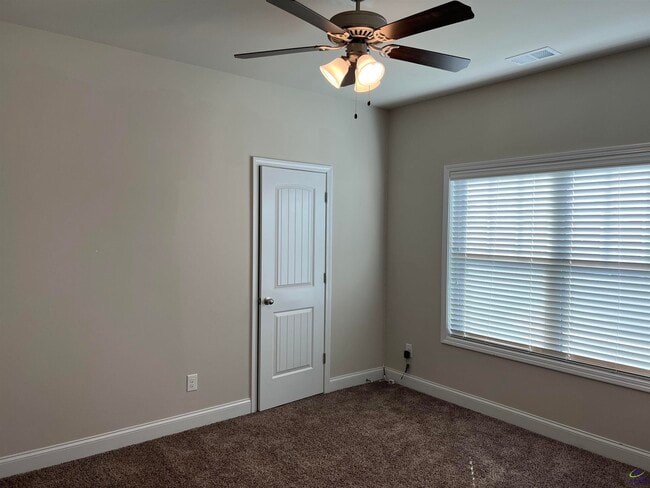 Building Photo - 105 Lacey Oak Ln