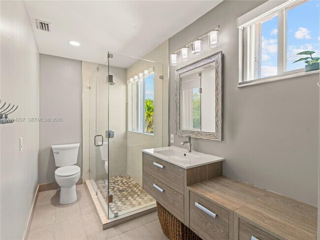 Building Photo - 1433 Presidio Dr