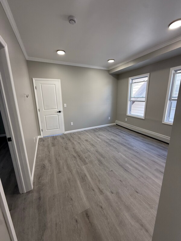 Building Photo - 1033 E 23rd St