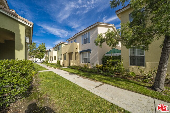 Building Photo - 121 Cancion Way