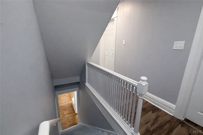 Building Photo - 15 School St