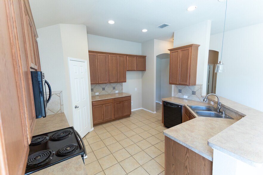 Kitchen - 500 Promise Creek Drive